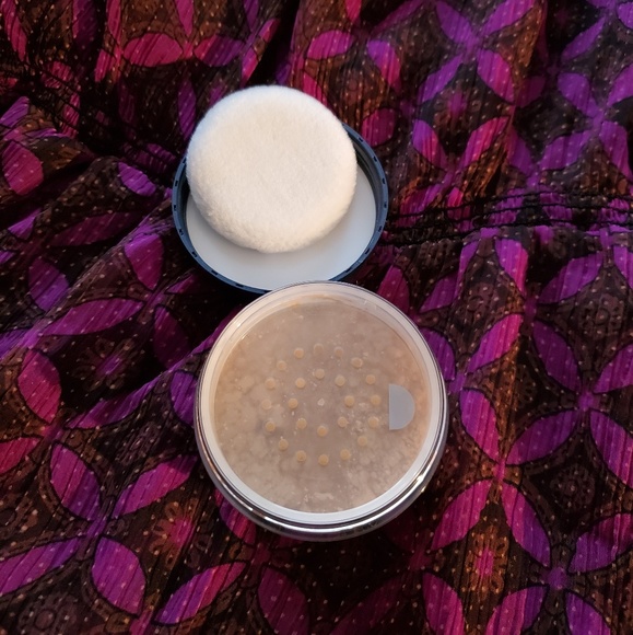 3 for $15 Sale Beige Loose Powder - Picture 1 of 1